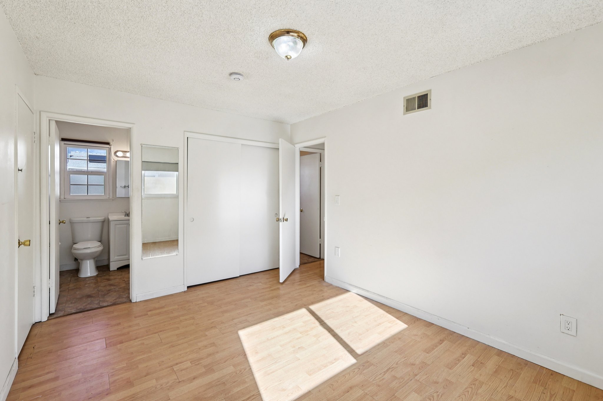 Mimika Pl-S0601-032.jpg