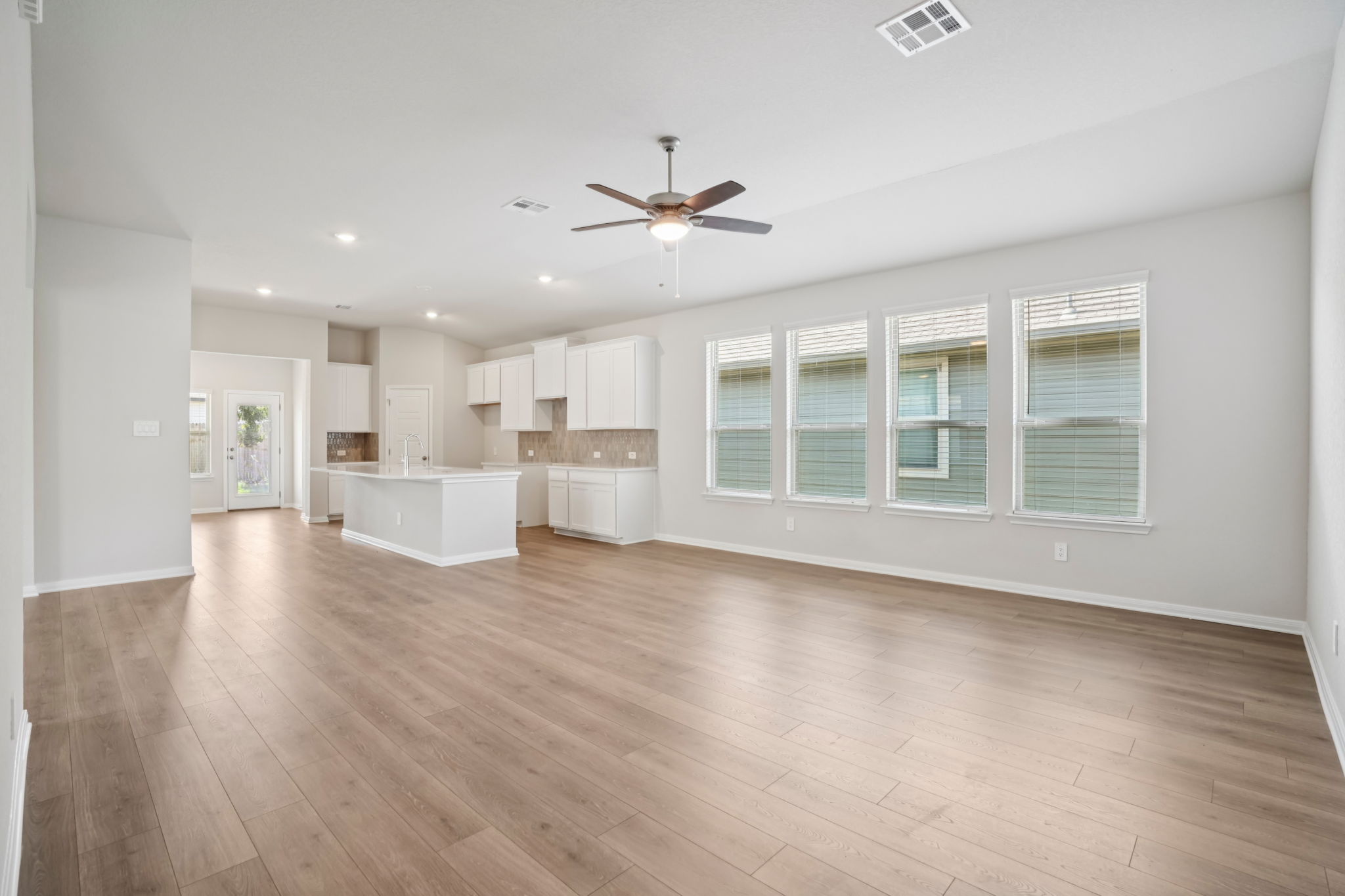 San Antonio - Catalina - 2822 Descanso Ave Converse TX 78109 - 005