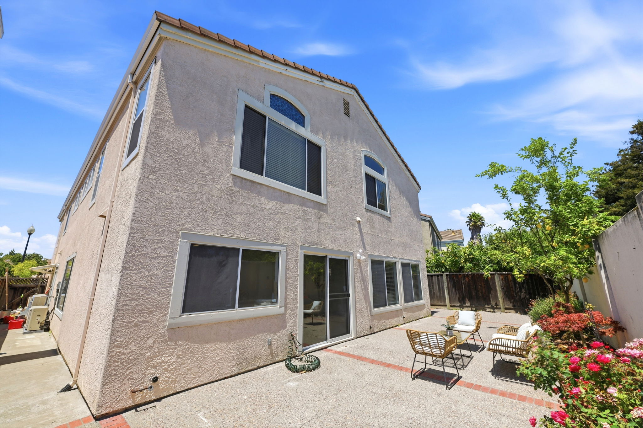 050_F8_2822 Montair Pl