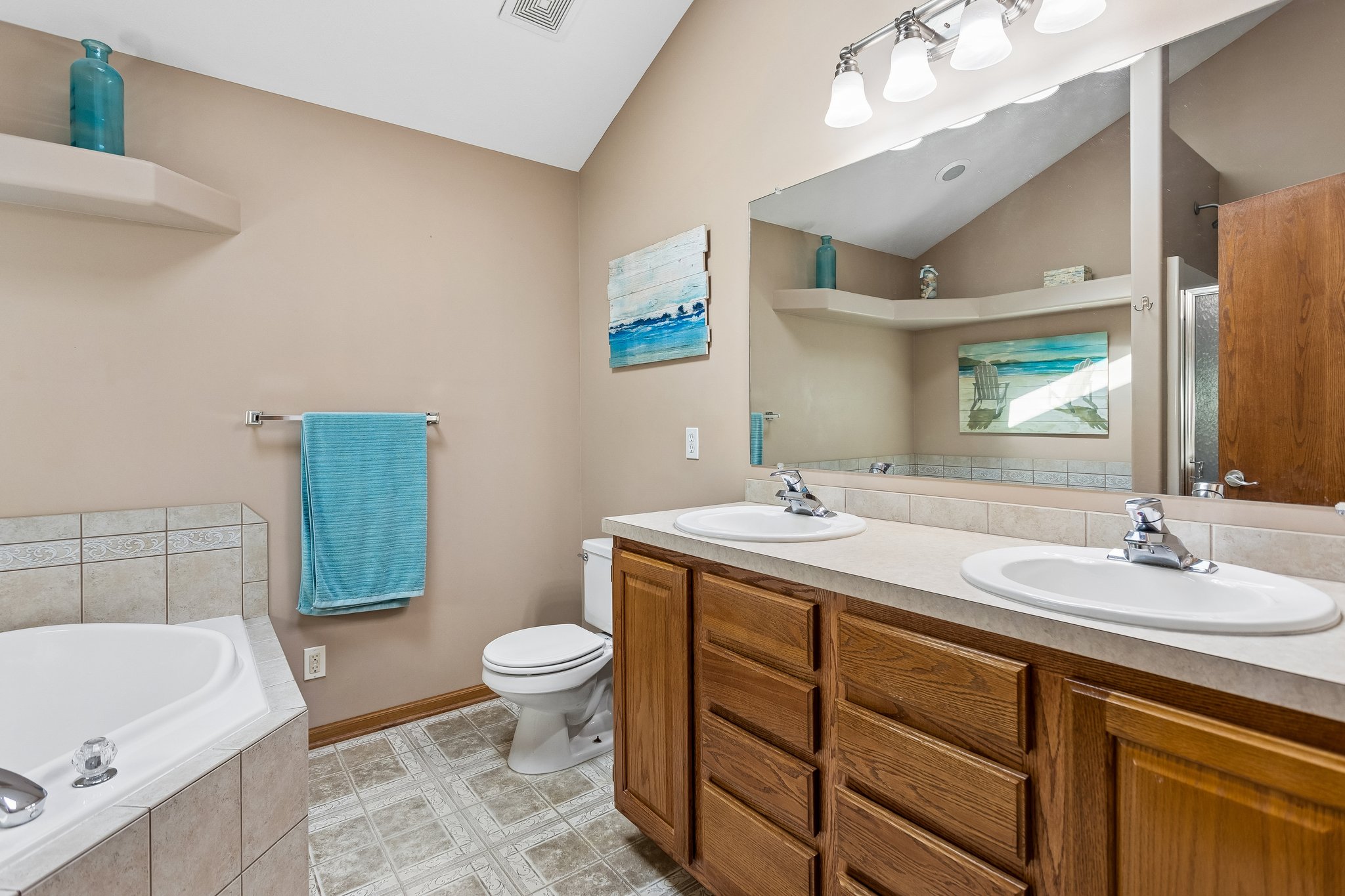 10076 - 2822 O'Shea Dr_016.jpg