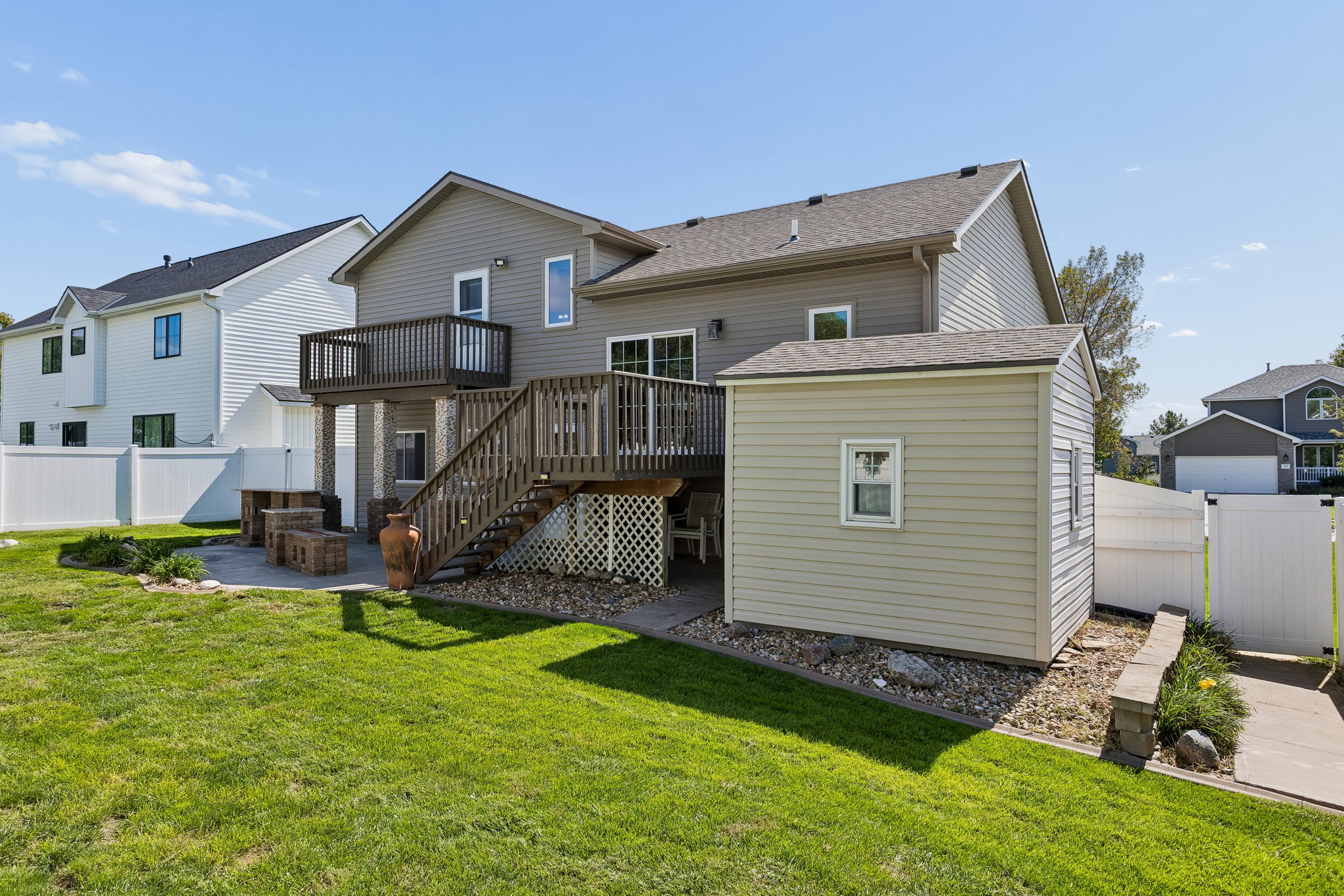 10076 - 2822 O'Shea Dr_037.jpg