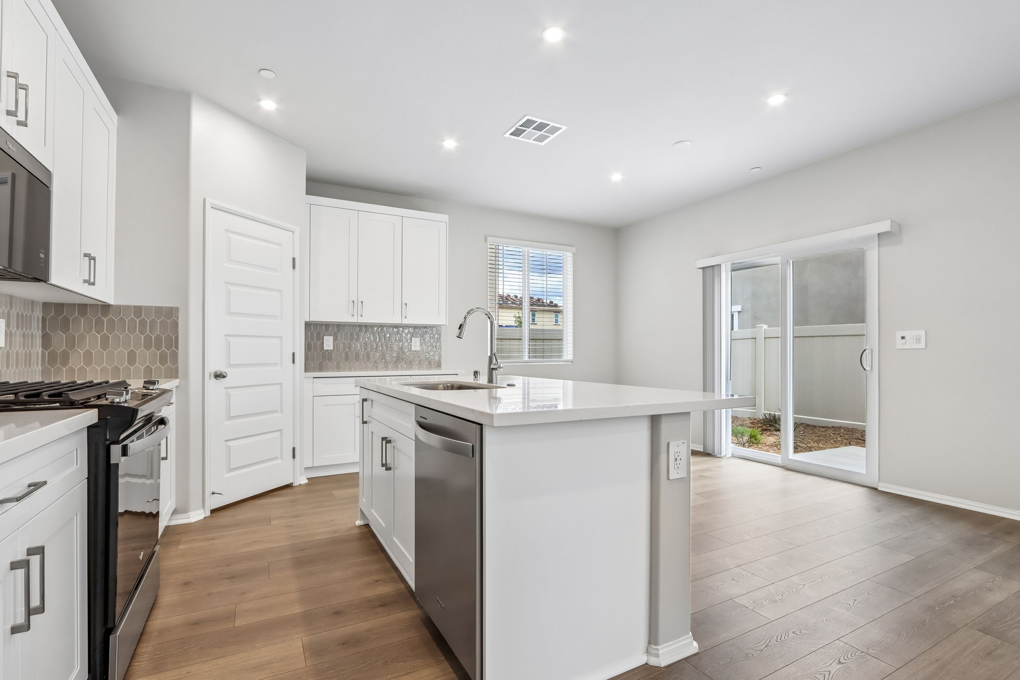 Socal Division - Prado community -28225 Via Somantano Temecula CA 91591-009