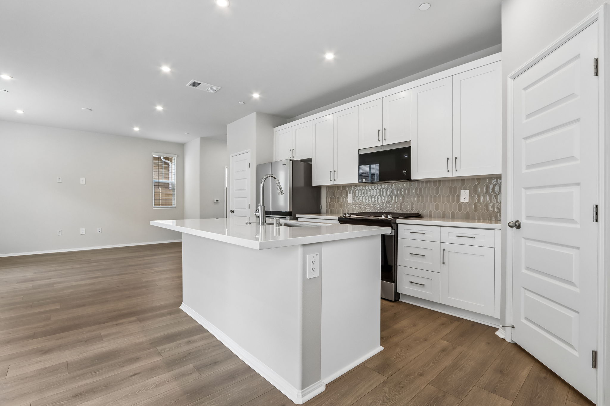 Socal Division - Prado community -28225 Via Somantano Temecula CA 91591-012