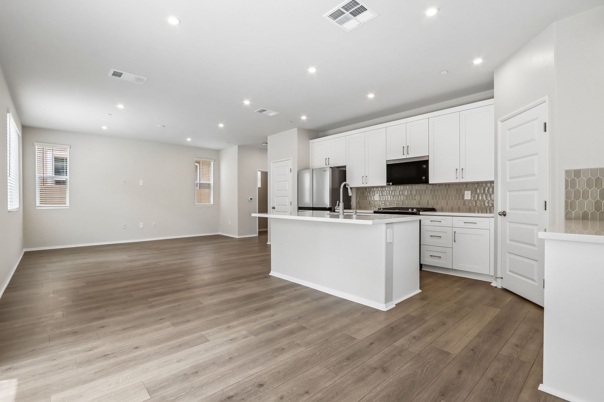 Socal Division - Prado community -28225 Via Somantano Temecula CA 91591-013