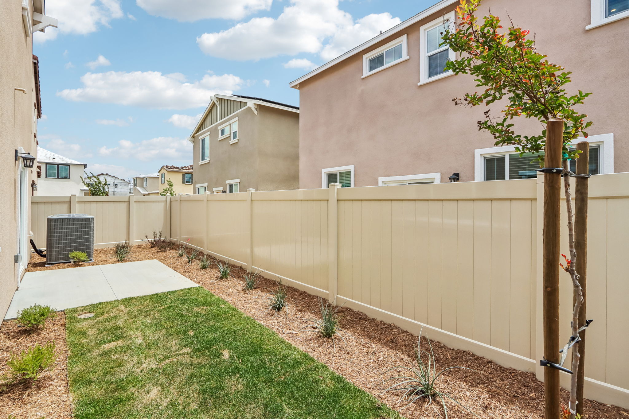 Socal Division - Prado community -28225 Via Somantano Temecula CA 91591-033