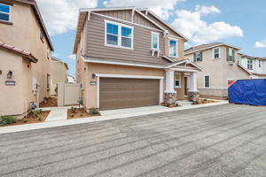 Socal Division - Prado community -28225 Via Somantano Temecula CA 91591-003