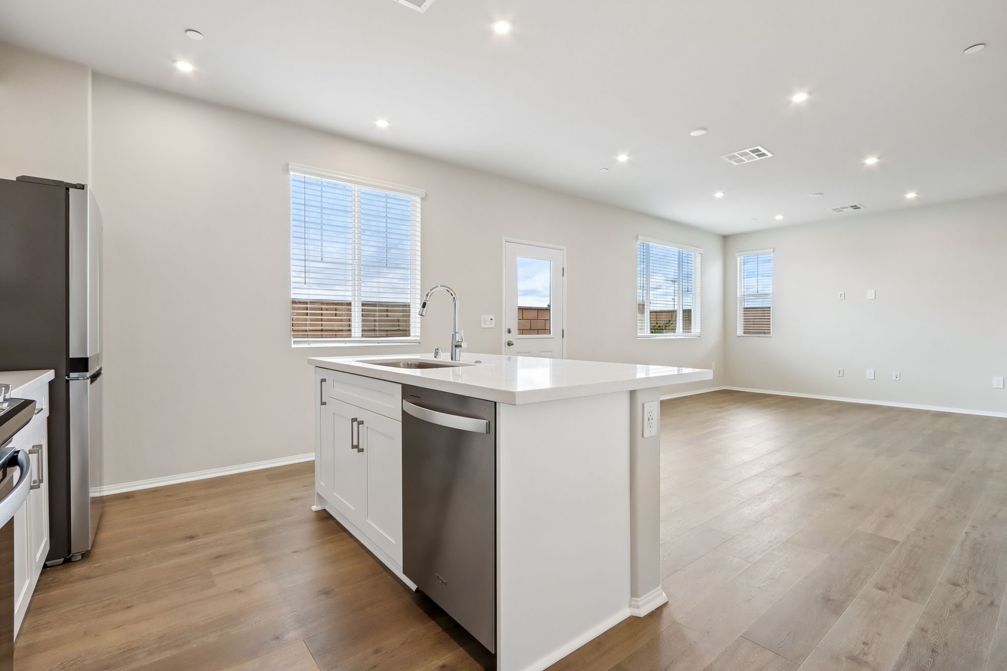 Socal Division - Prado community -28228 Via Somantano Temecula CA 91591-013