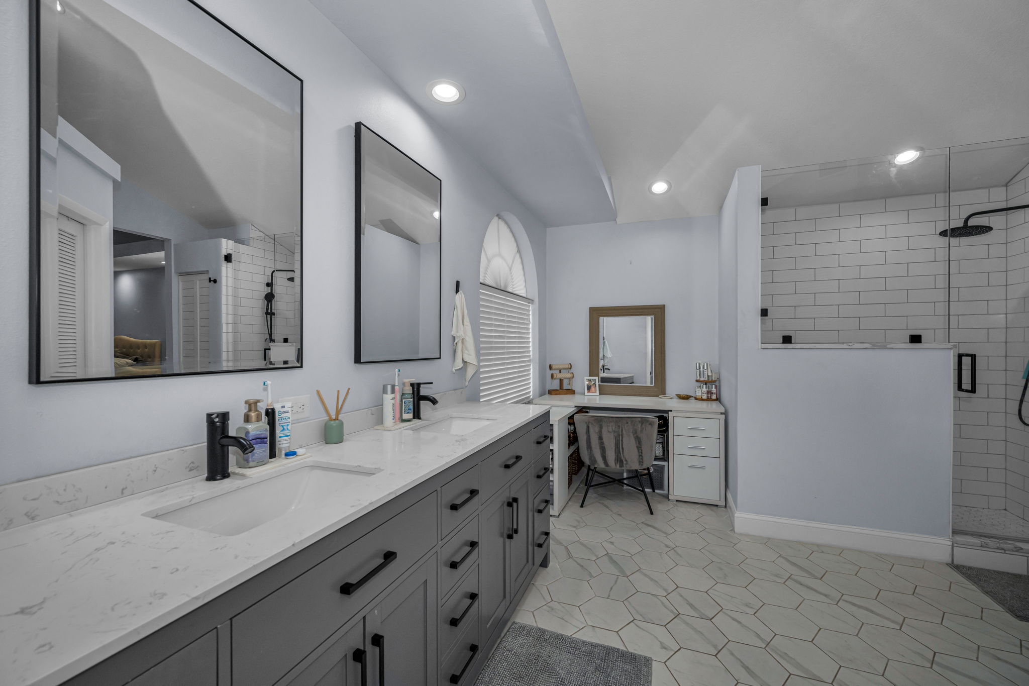 Primary Bathroom 1b