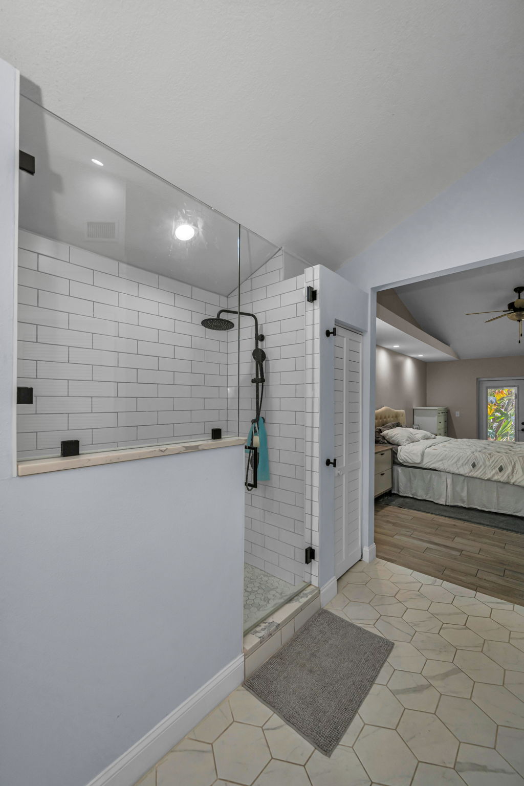 Primary Bathroom 1c
