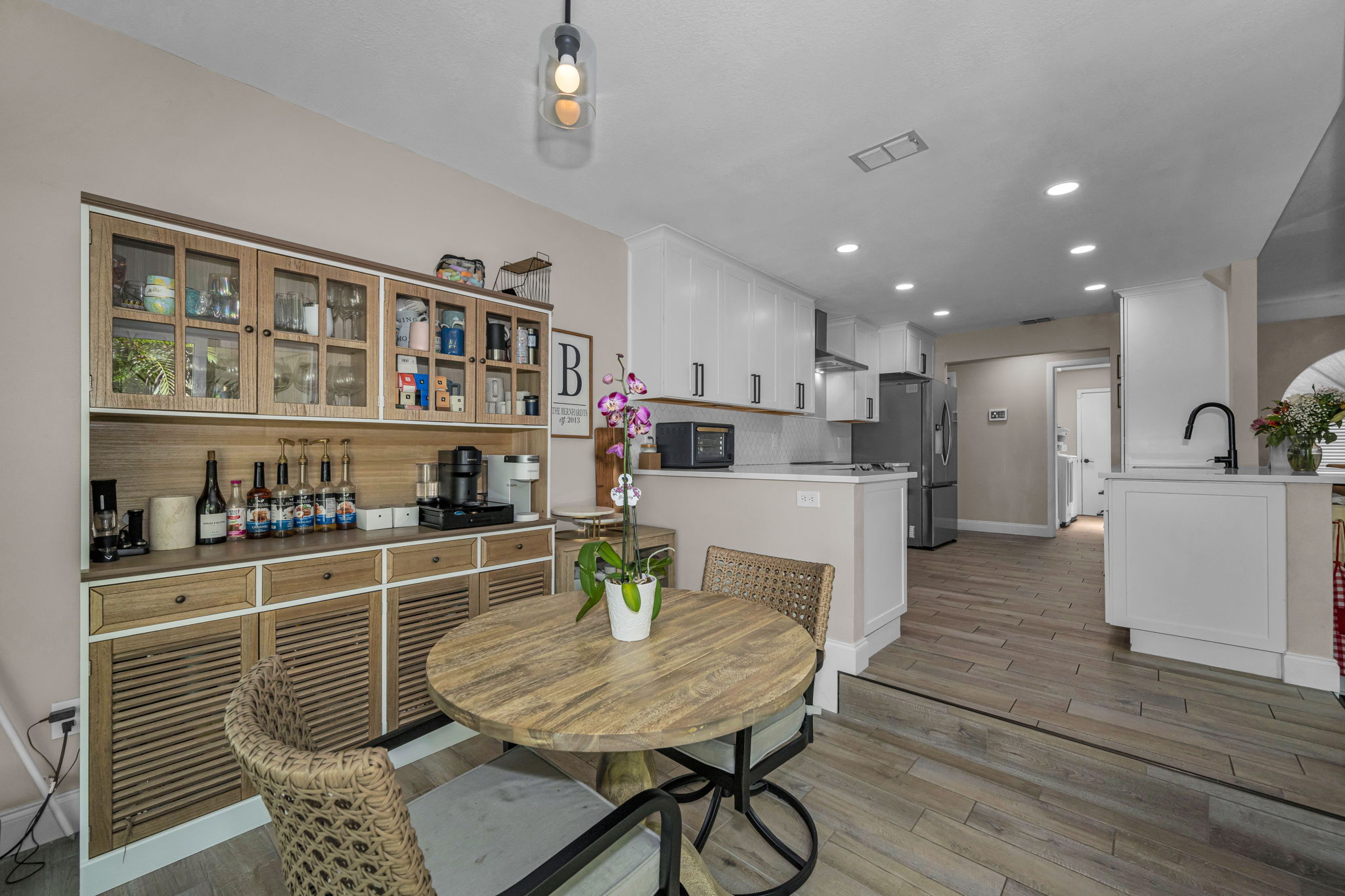 Kitchen Eat-In 3