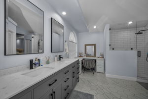 Primary Bathroom 1b