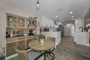 Kitchen Eat-In 3