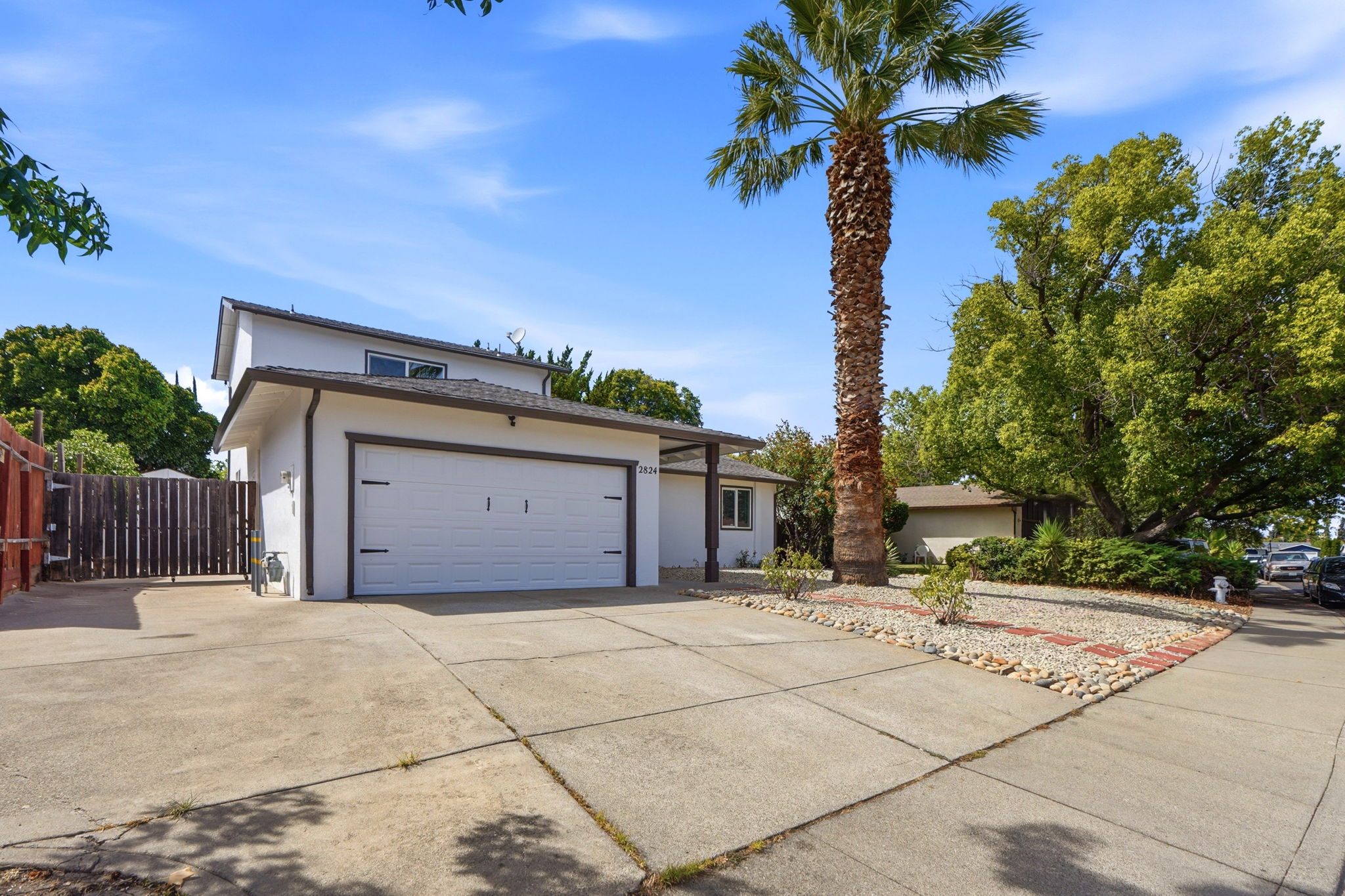 003_F8_2824 Seville Cir