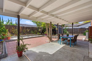 042_F8_2824 Seville Cir