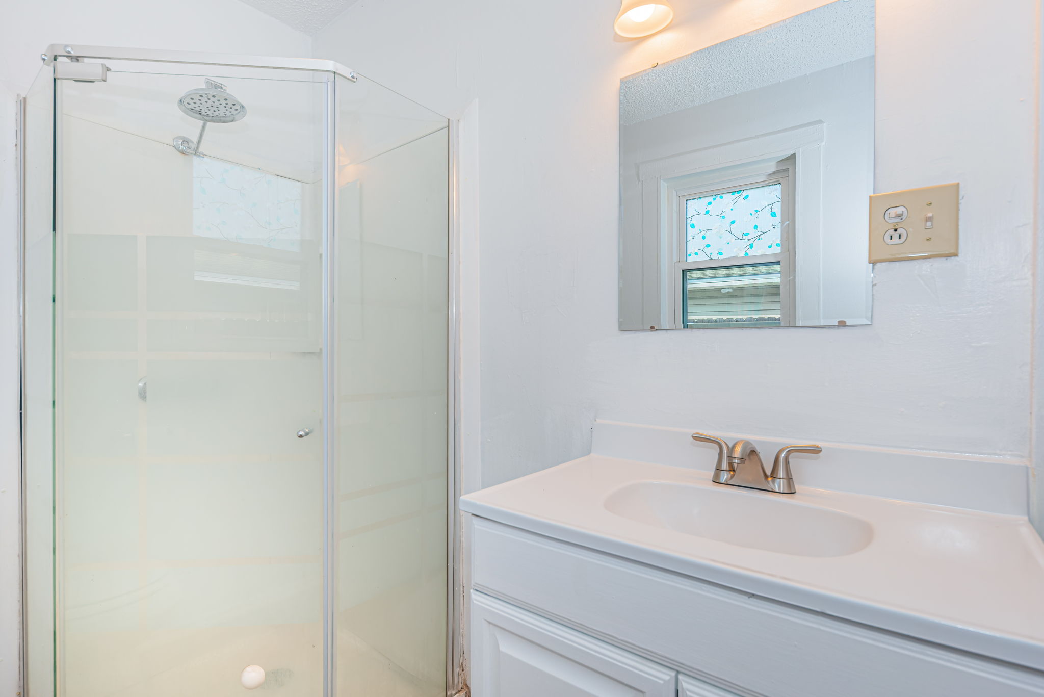 Bathroom 1b-2