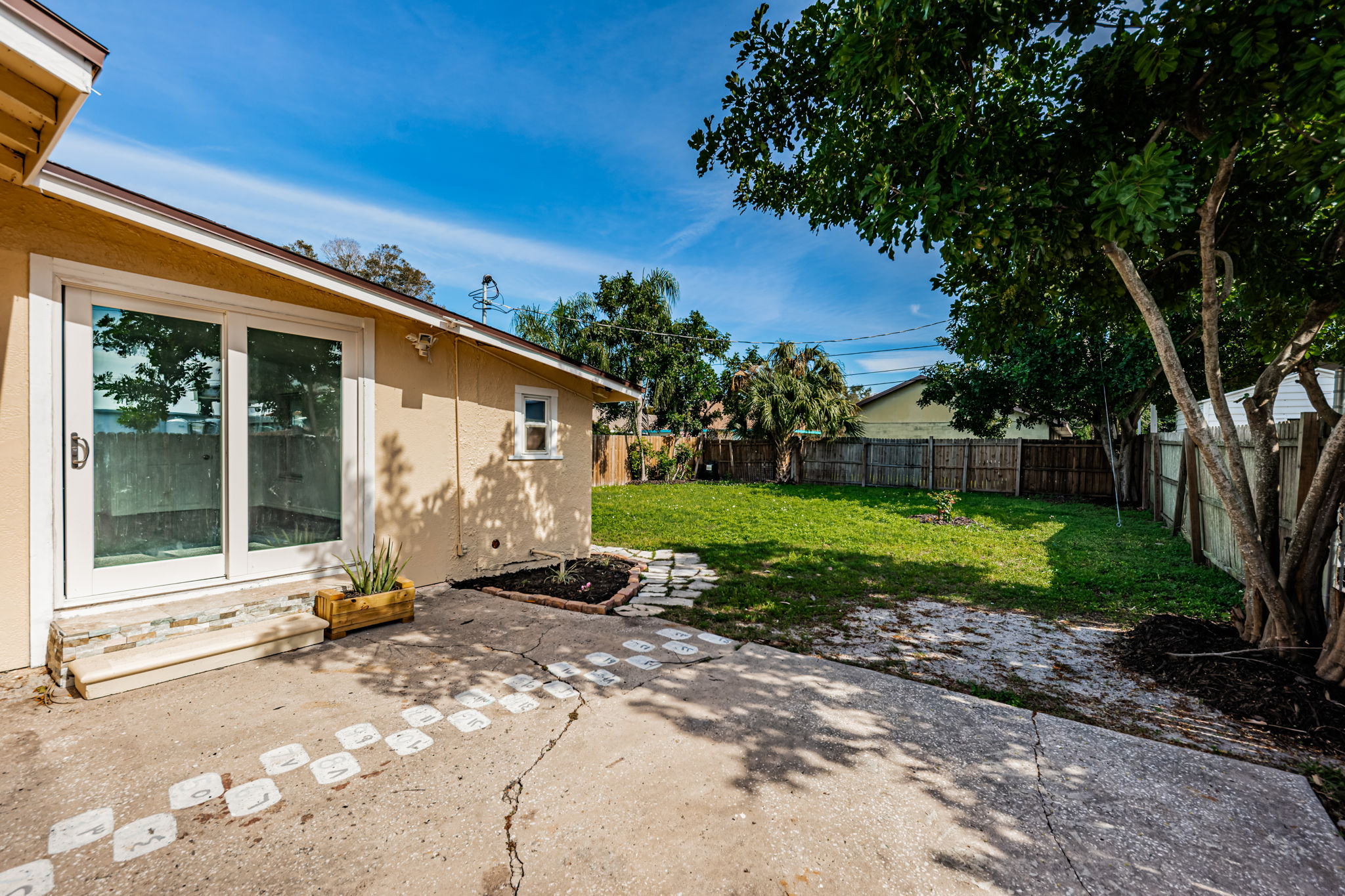Patio 2-2