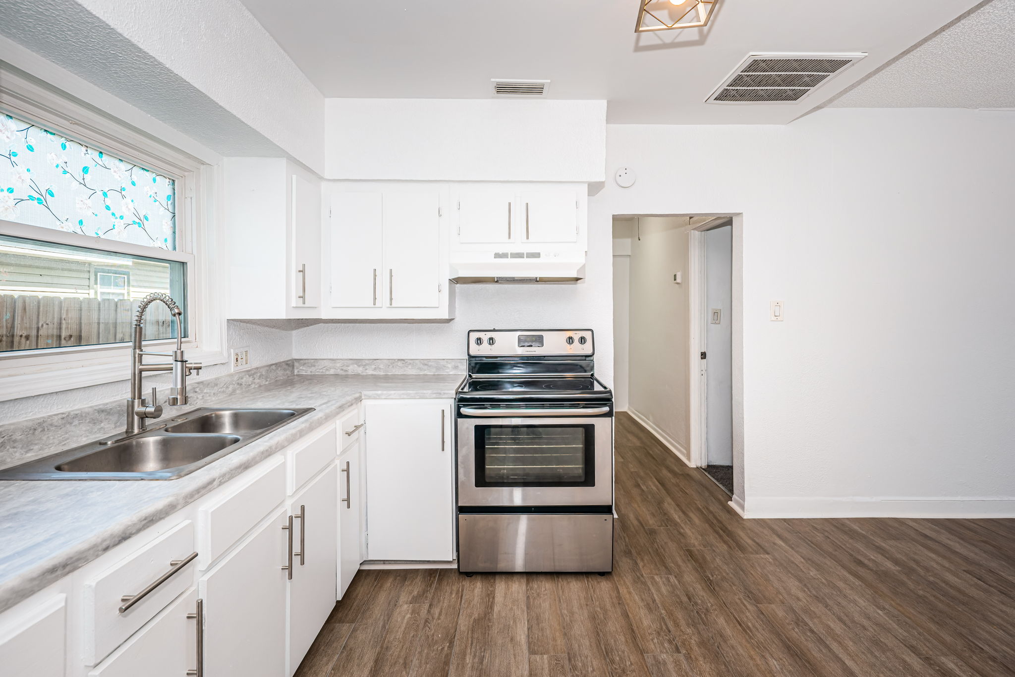 Kitchen 3-2