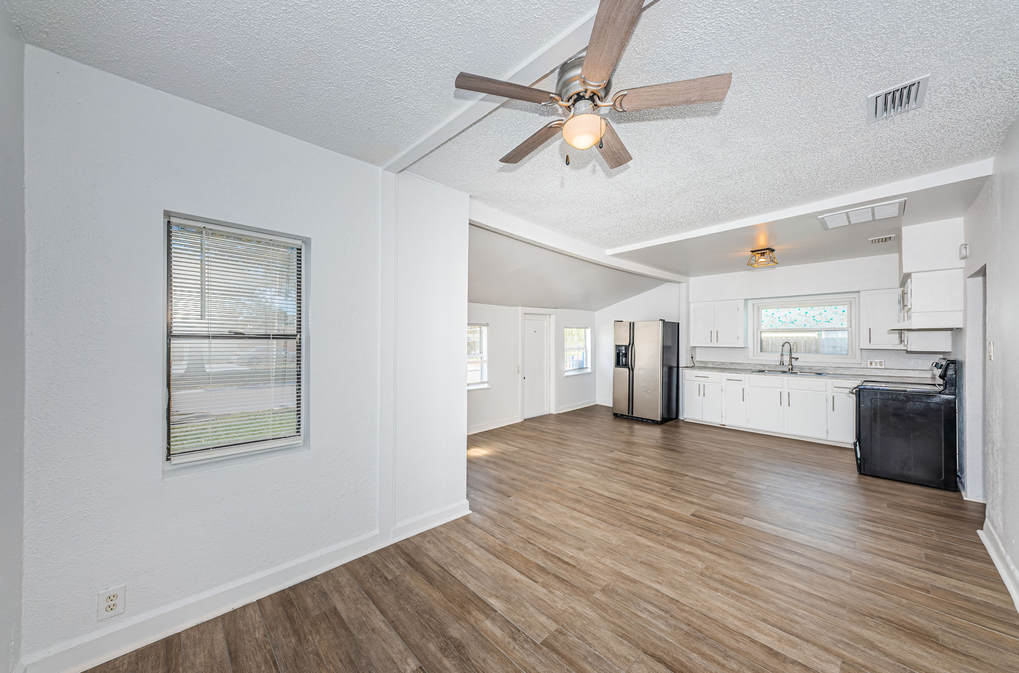 Living Room 3-2