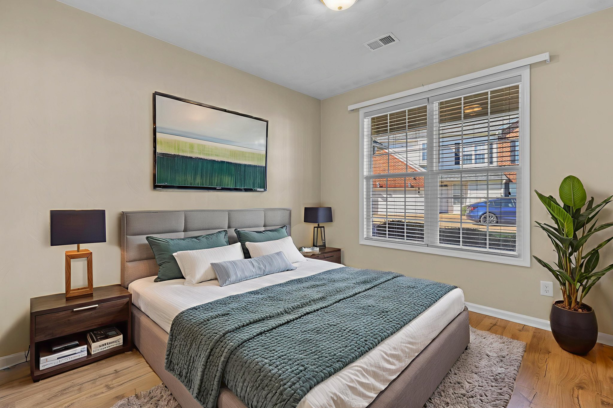 7X2A4865 virtually staged.jpeg