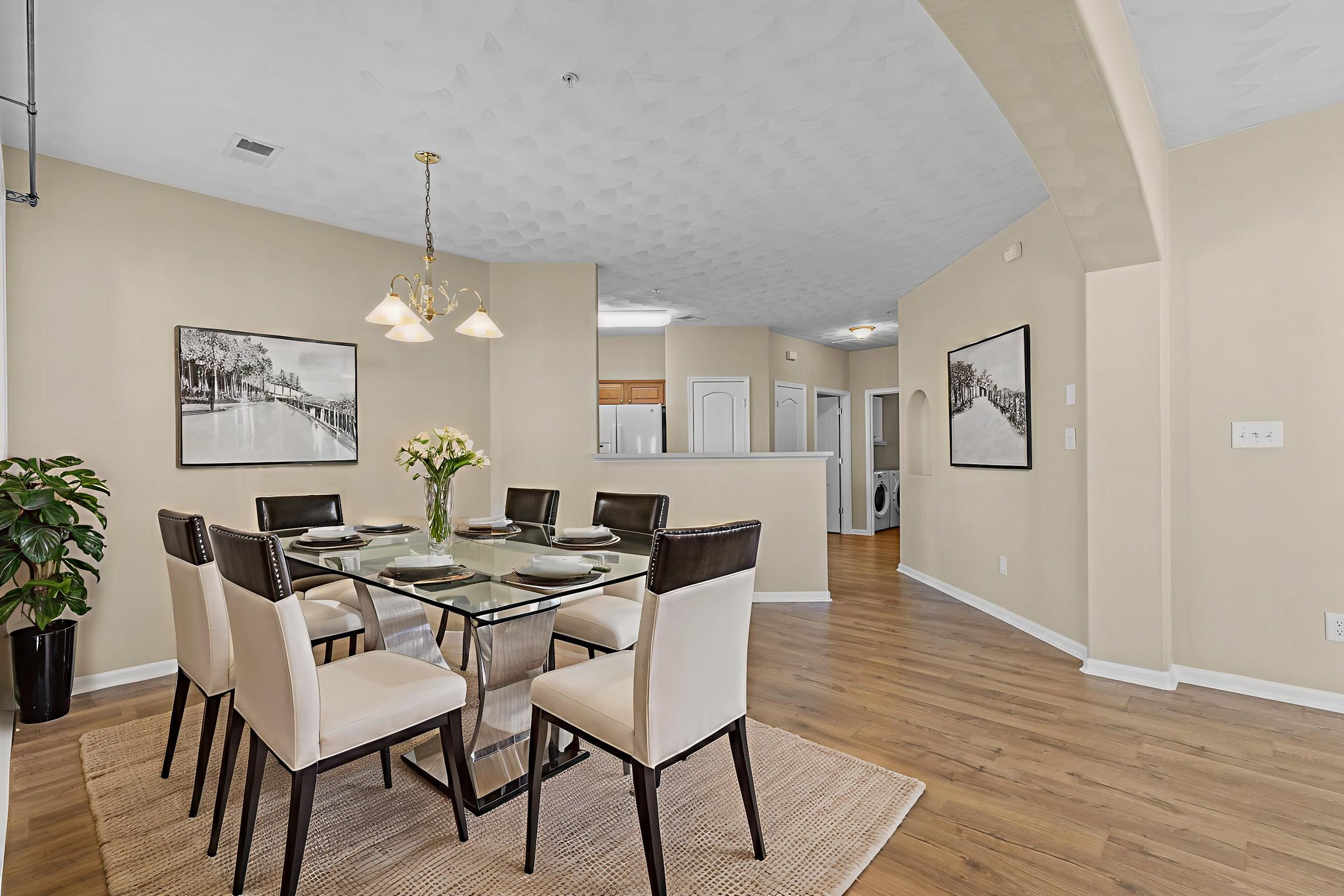 7X2A4755 virtually staged.jpeg