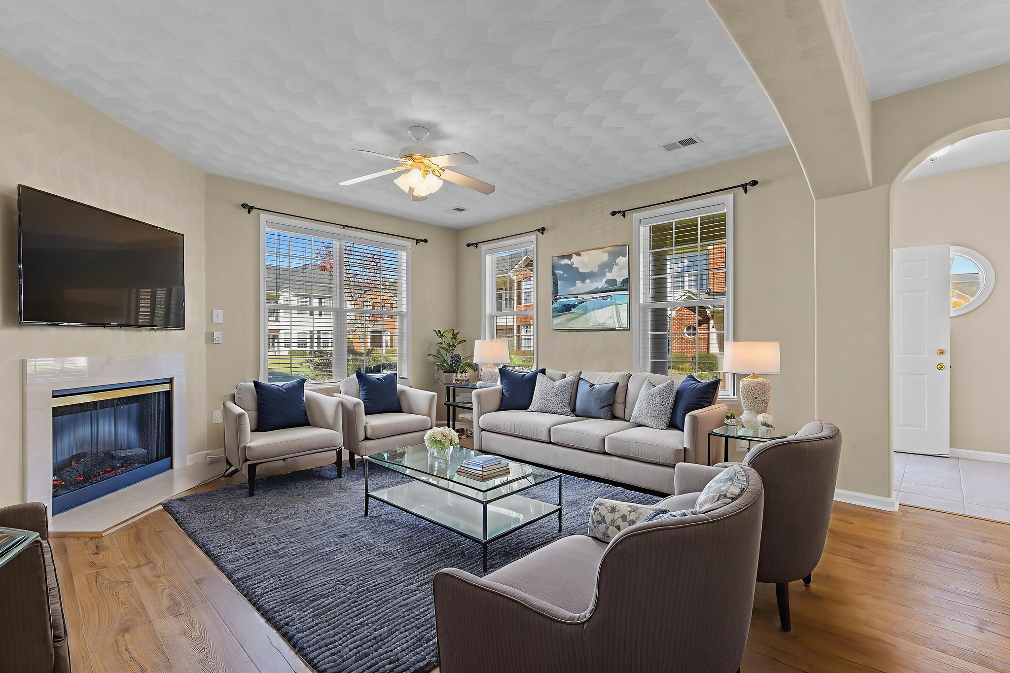 7X2A4735 virtually staged.jpeg