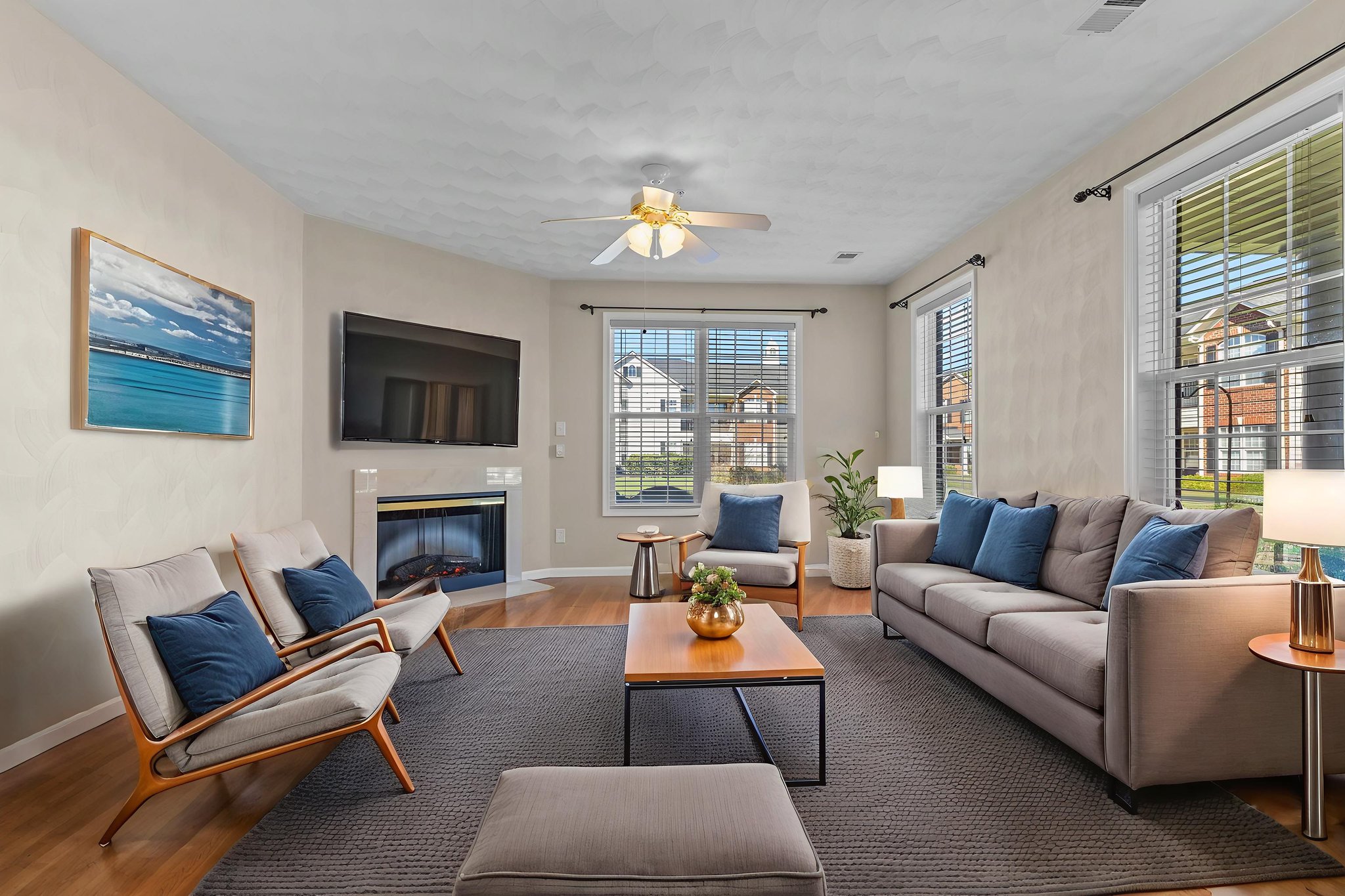 7X2A4730 virtually staged.jpeg