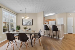 7X2A4760 virtually staged.jpeg