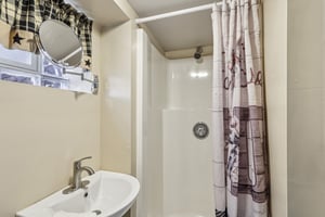 Orchard Dr-S0904-031.jpg