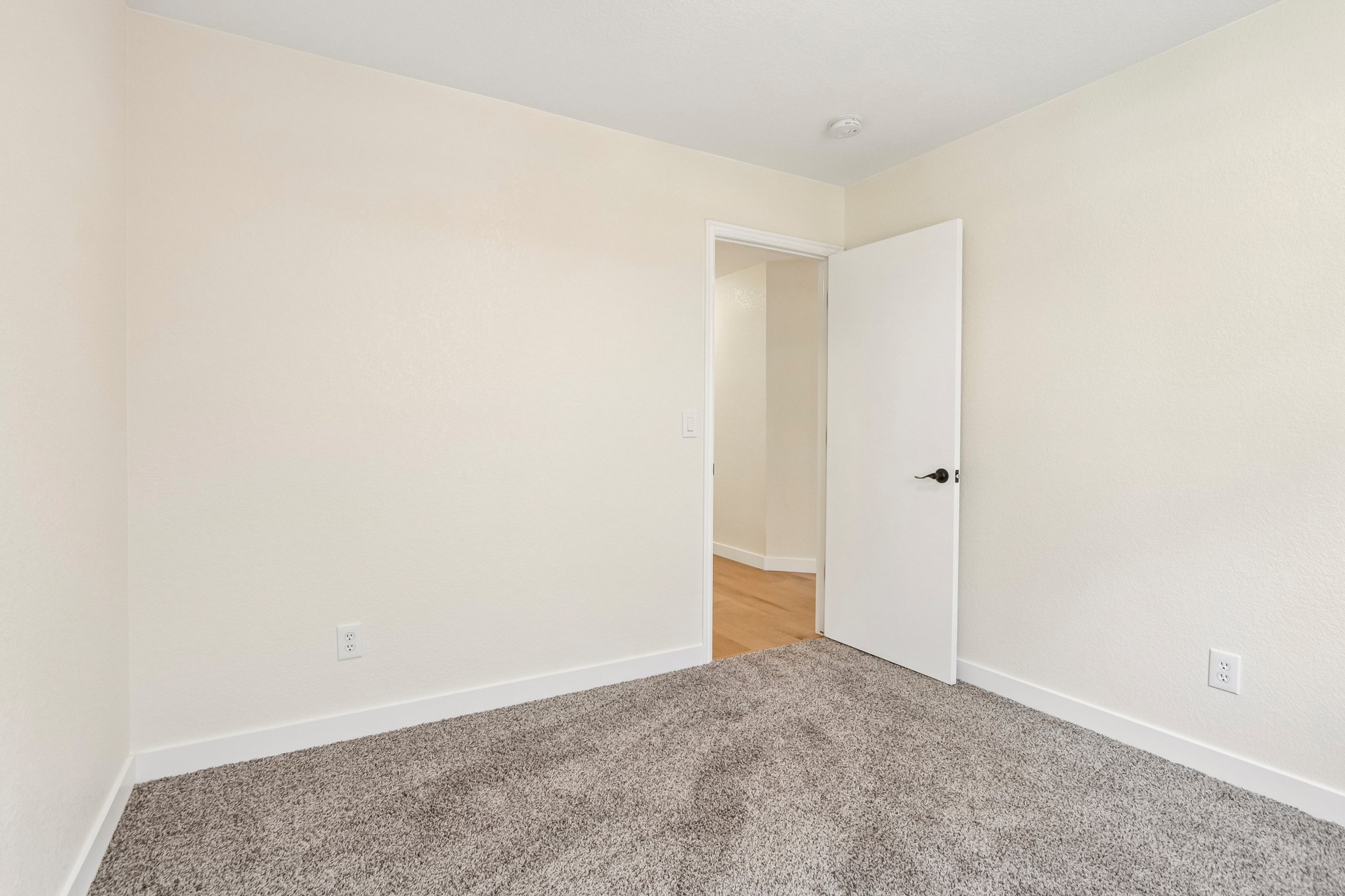 Dharma Ave-S2904-017.jpg