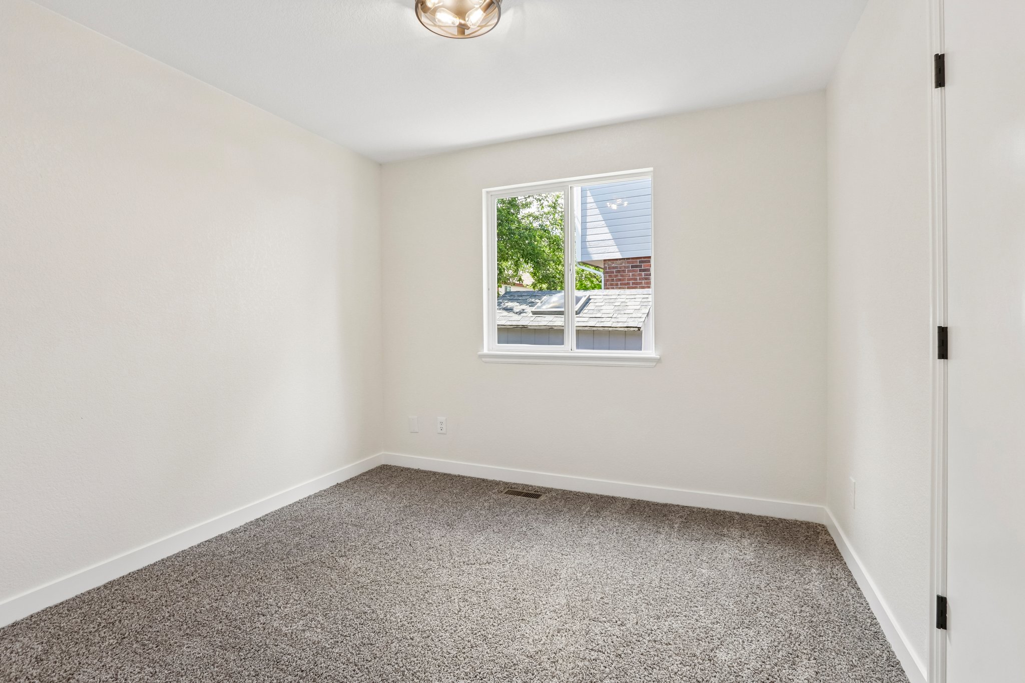 Dharma Ave-S2904-018.jpg