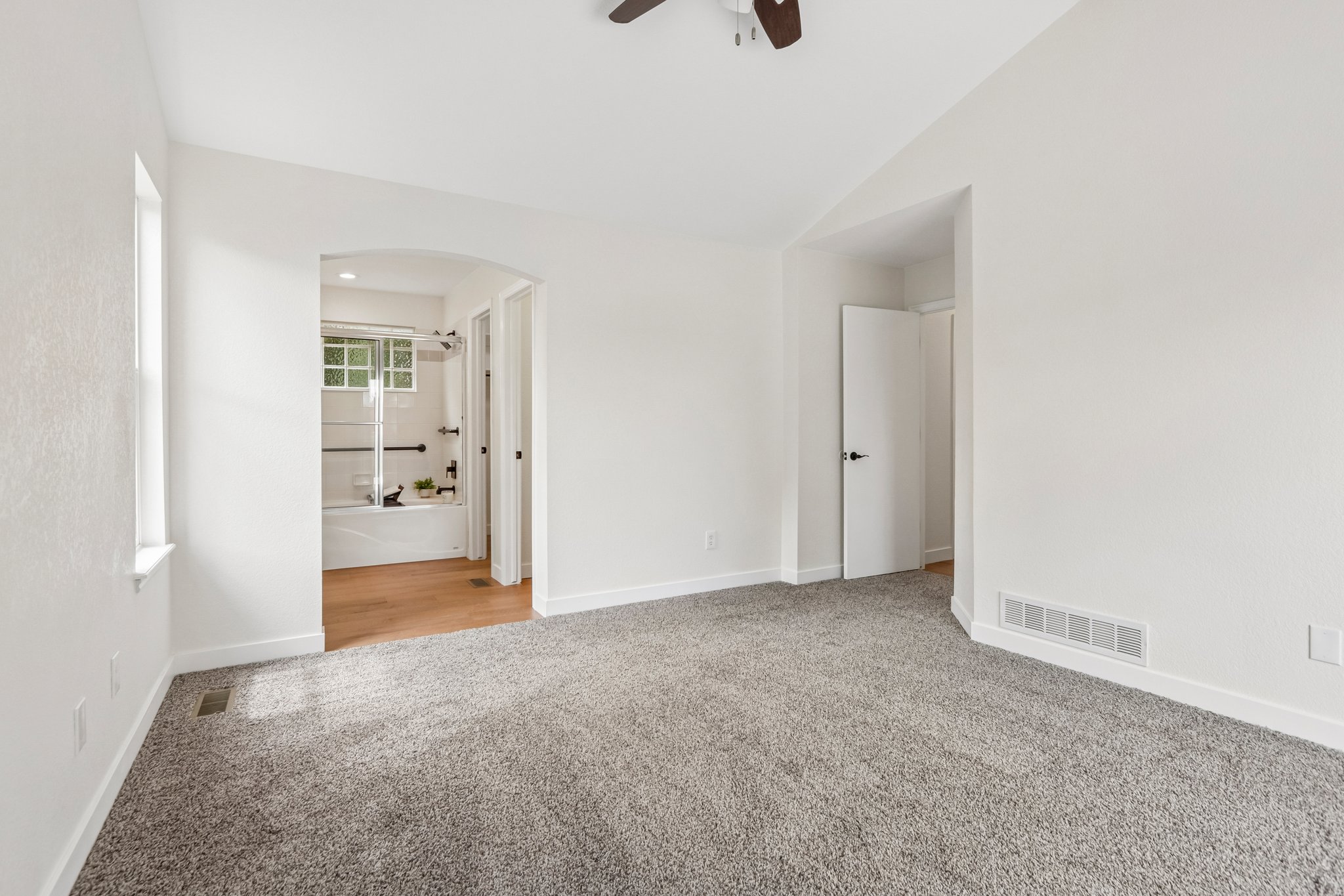 Dharma Ave-S2904-023.jpg