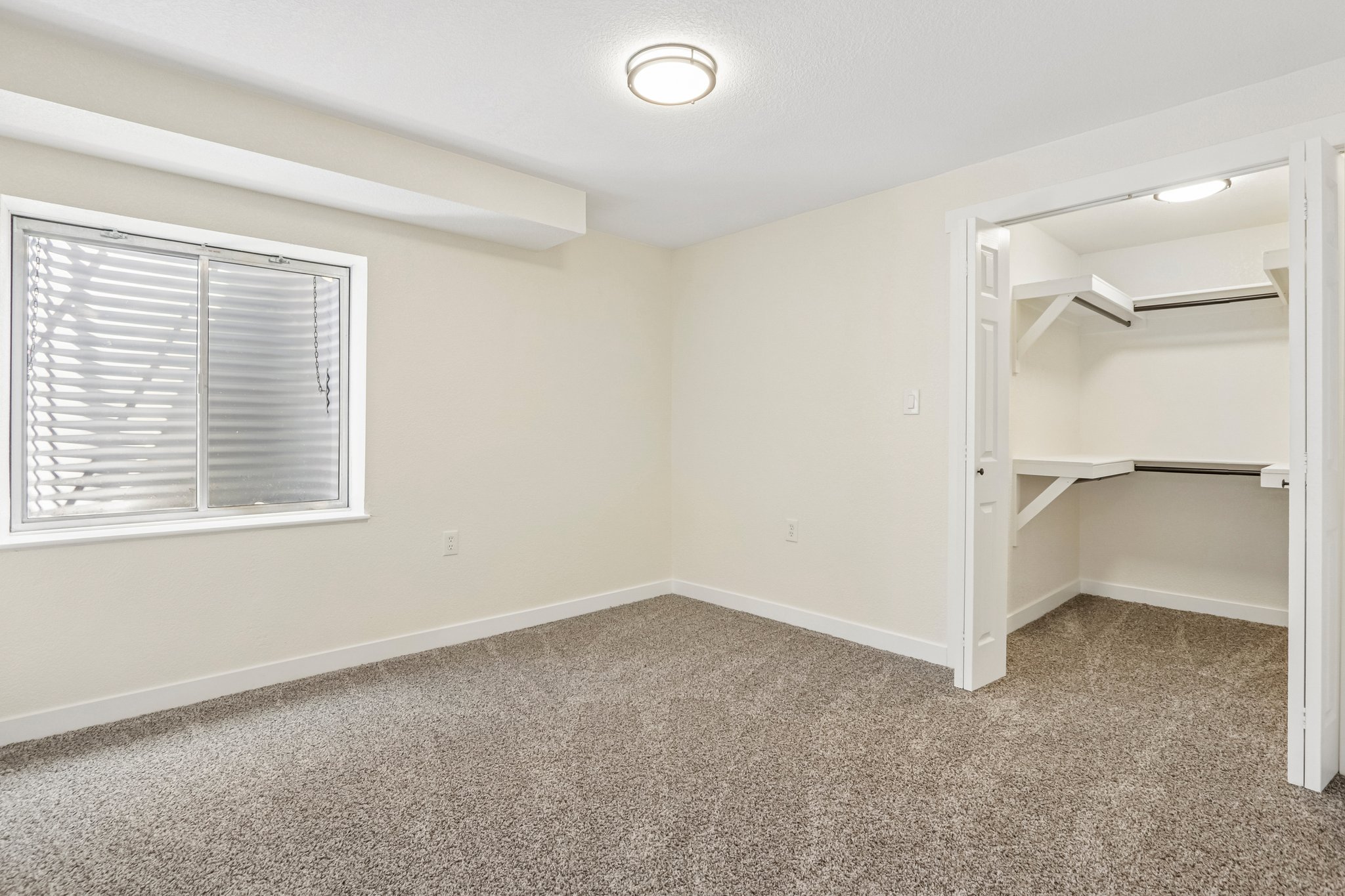 Dharma Ave-S2904-030.jpg