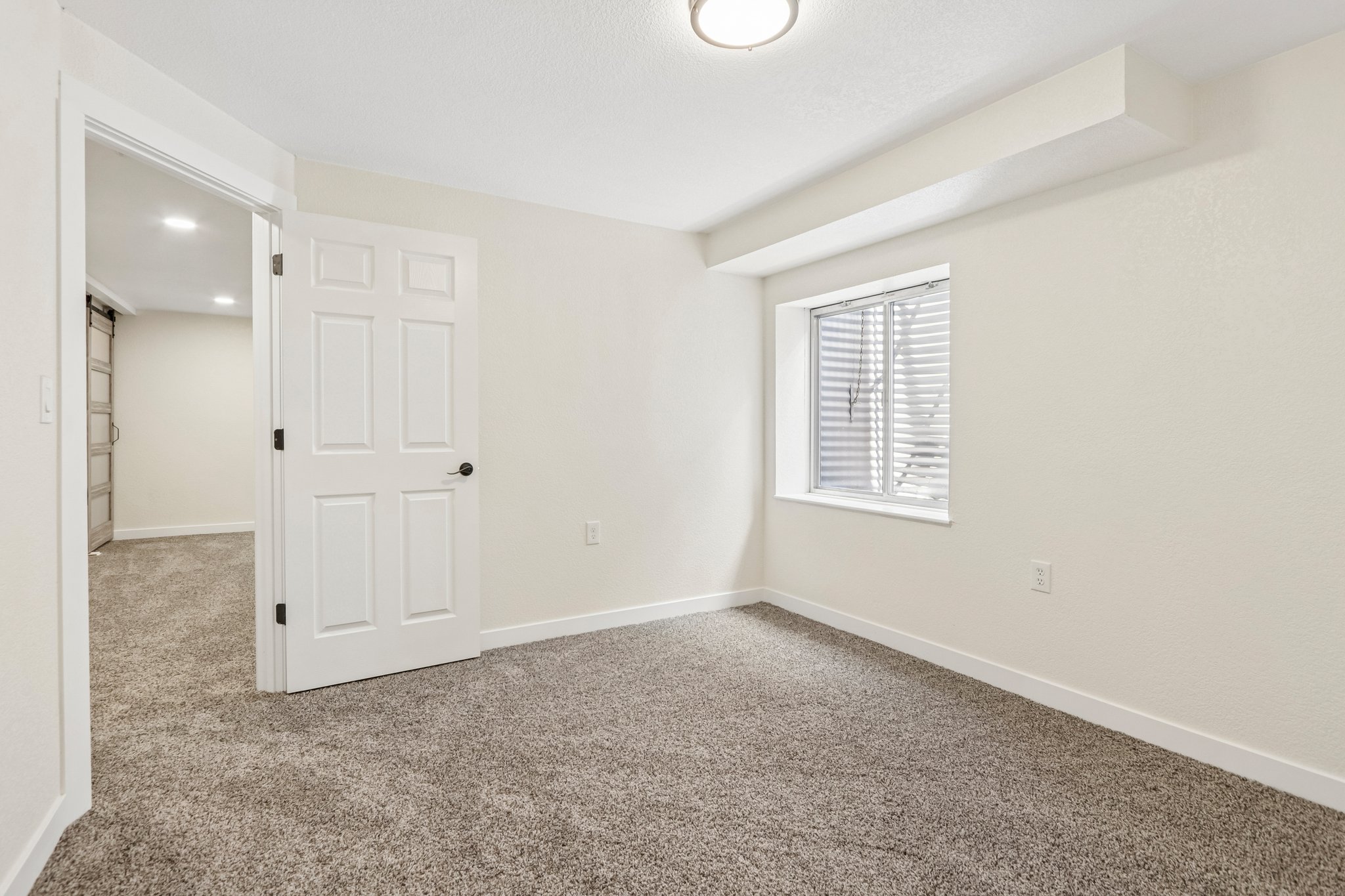 Dharma Ave-S2904-031.jpg