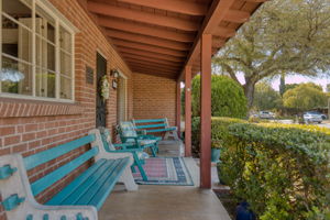 Front Porch/Entrance