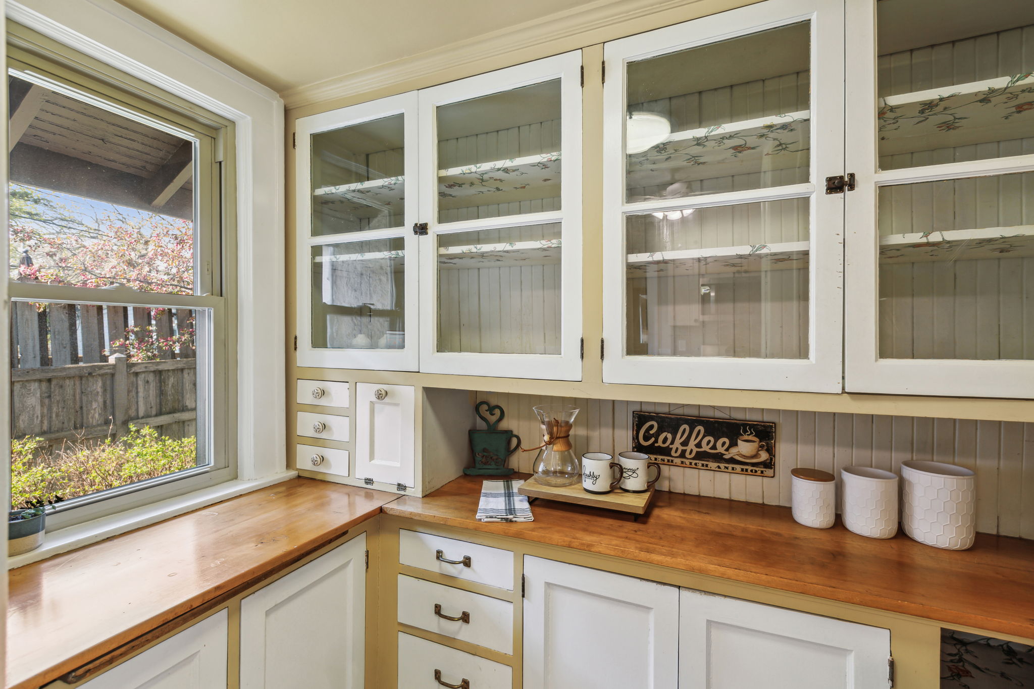 Original Walk-in Pantry gives more counter space.