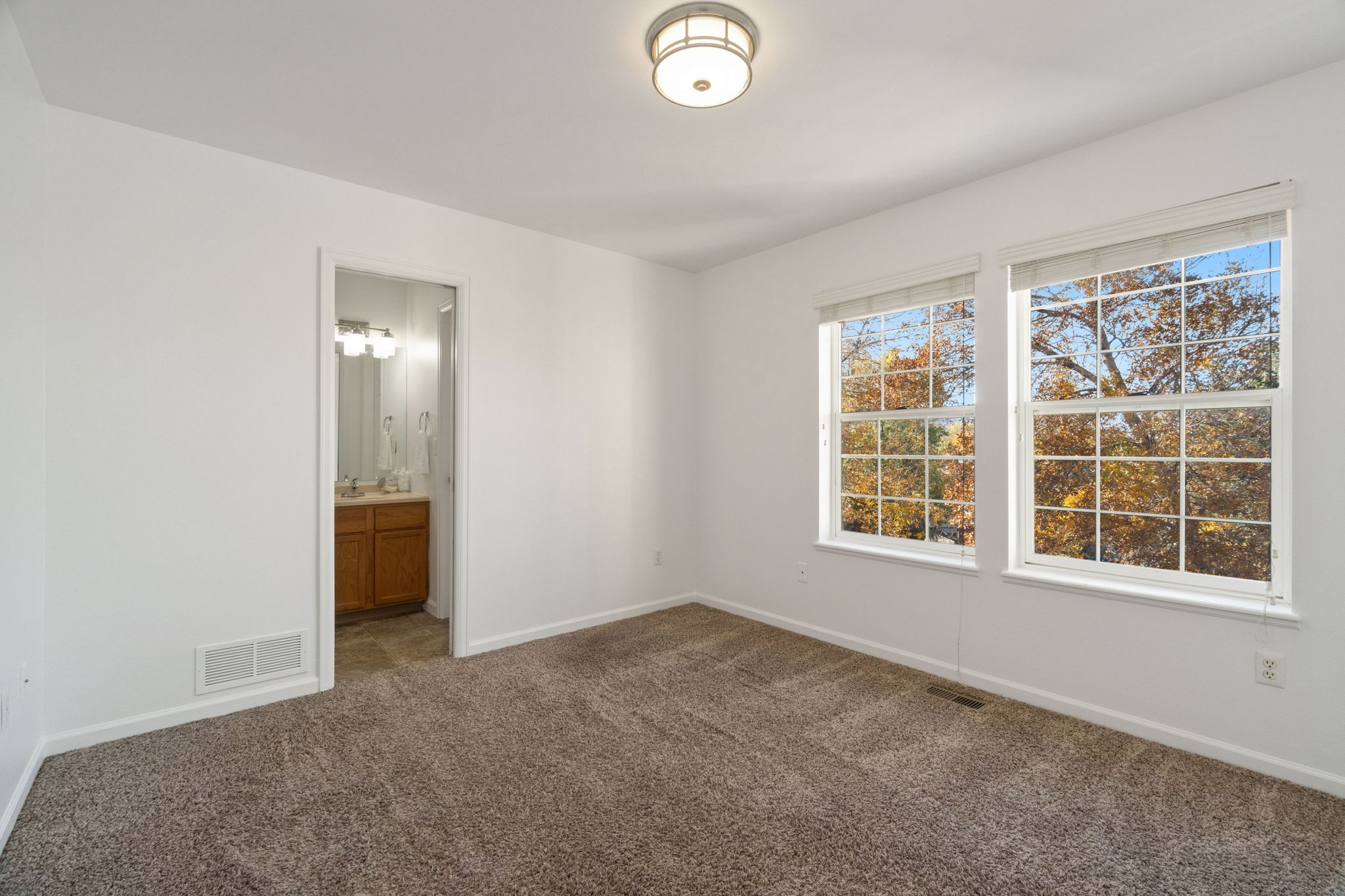 Spacious 2nd Bed w/ Full Bath