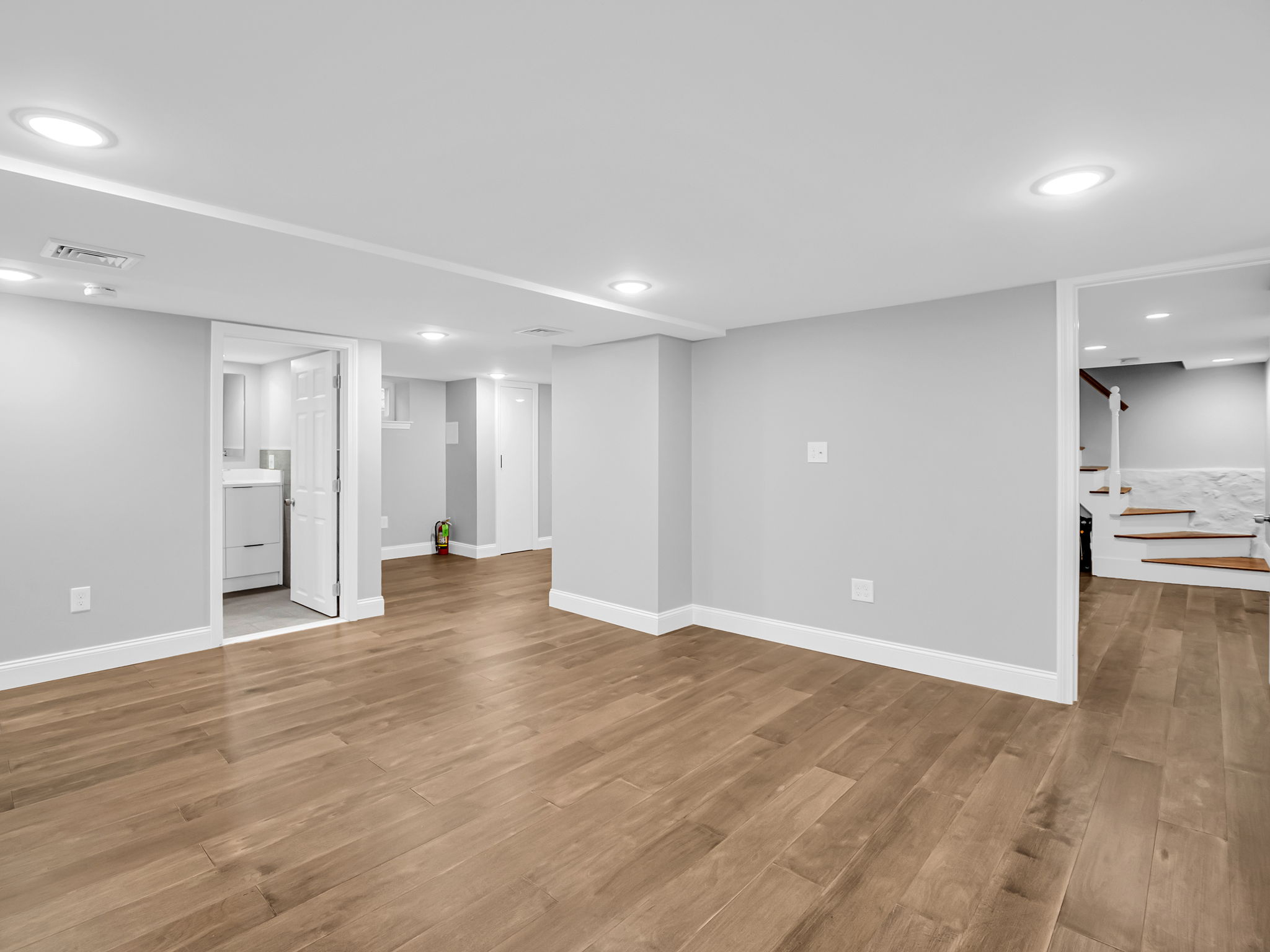 283 Ash St 1 Garden  Living 3