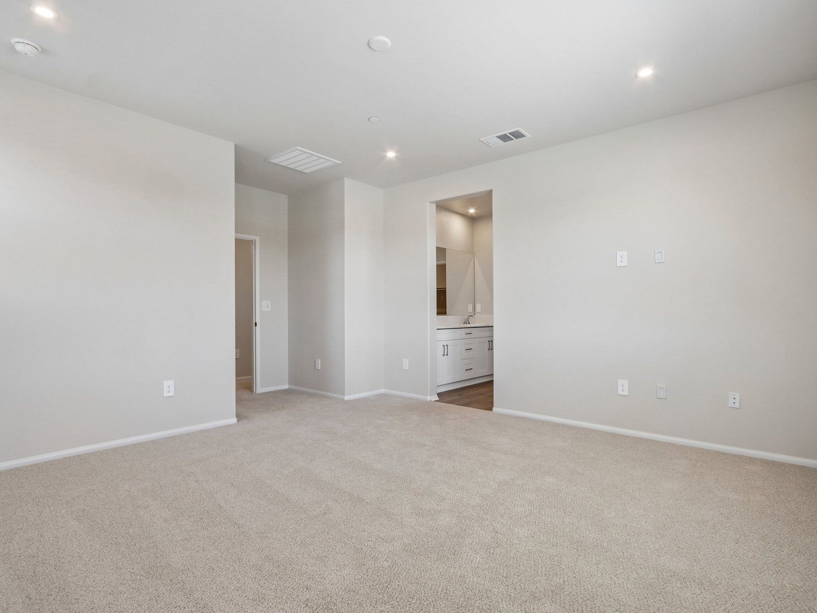 SCA_Prado_Plan4_28309ViaReserva_PrimaryBedroom_003