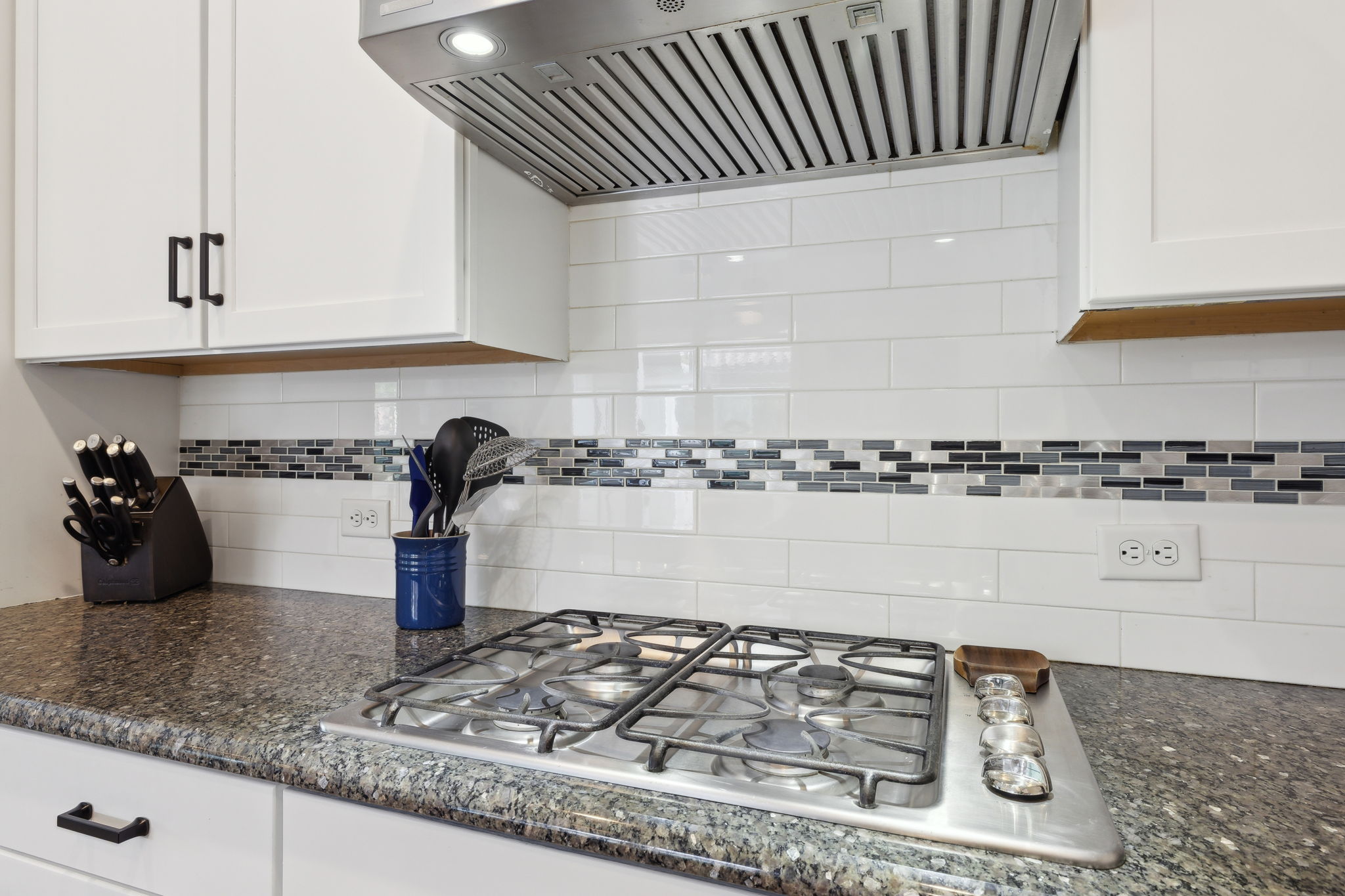 Gas Cooktop & Subway Backsplash