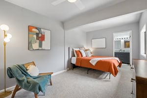 055.jpg