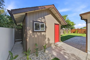 038_F8_28333 Sparrow Rd