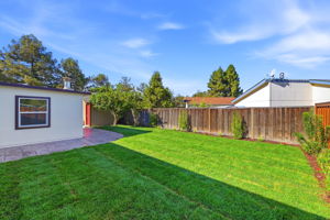 042_F8_28333 Sparrow Rd