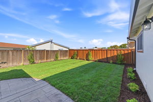 043_F8_28333 Sparrow Rd