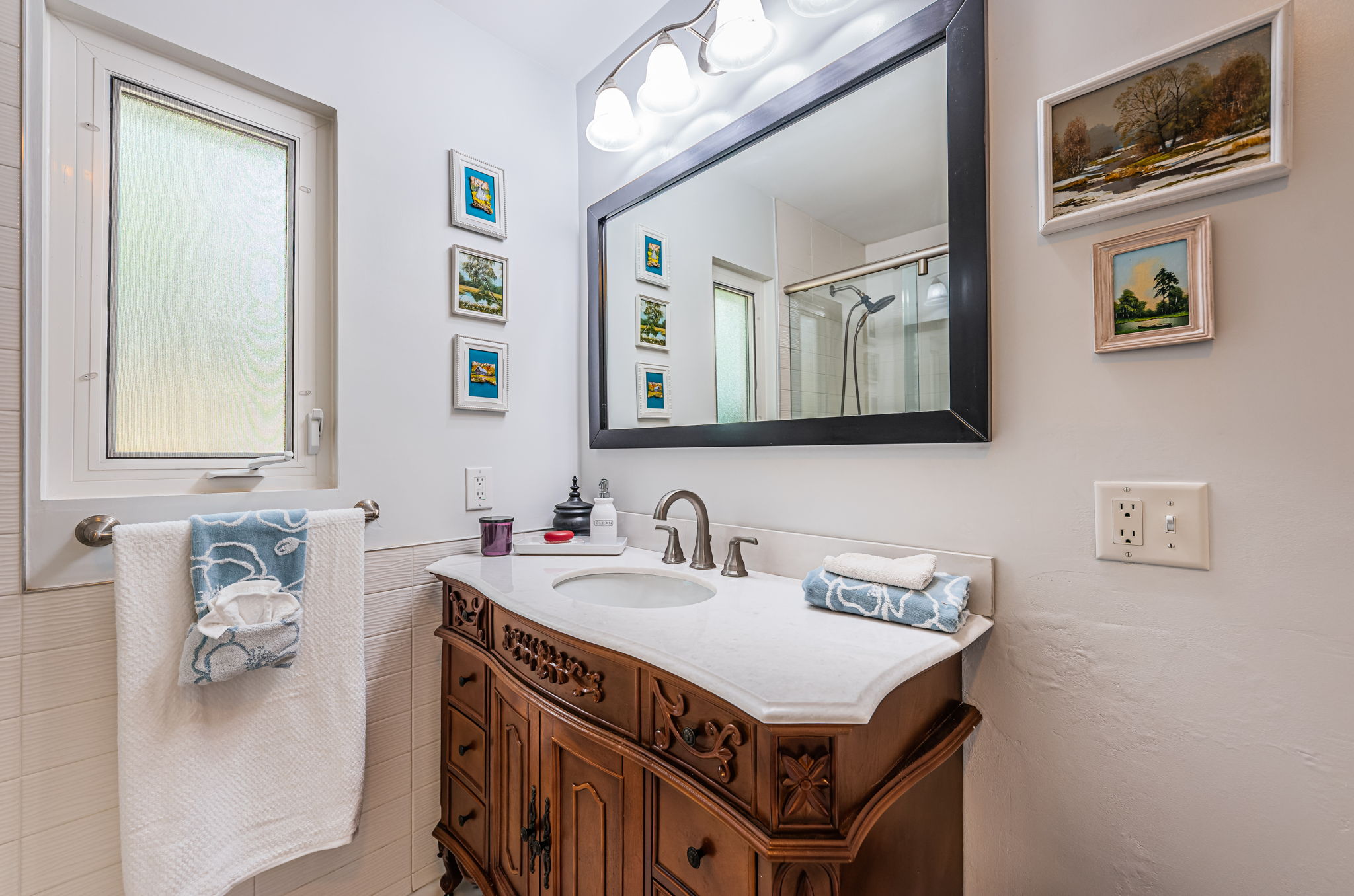 Bathroom 2b