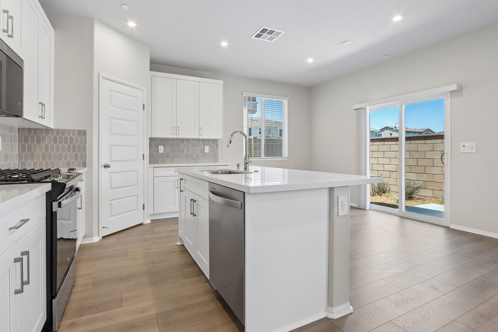 Socal - Prado - 28350 Via Alella Temecula CA 92591 - 014