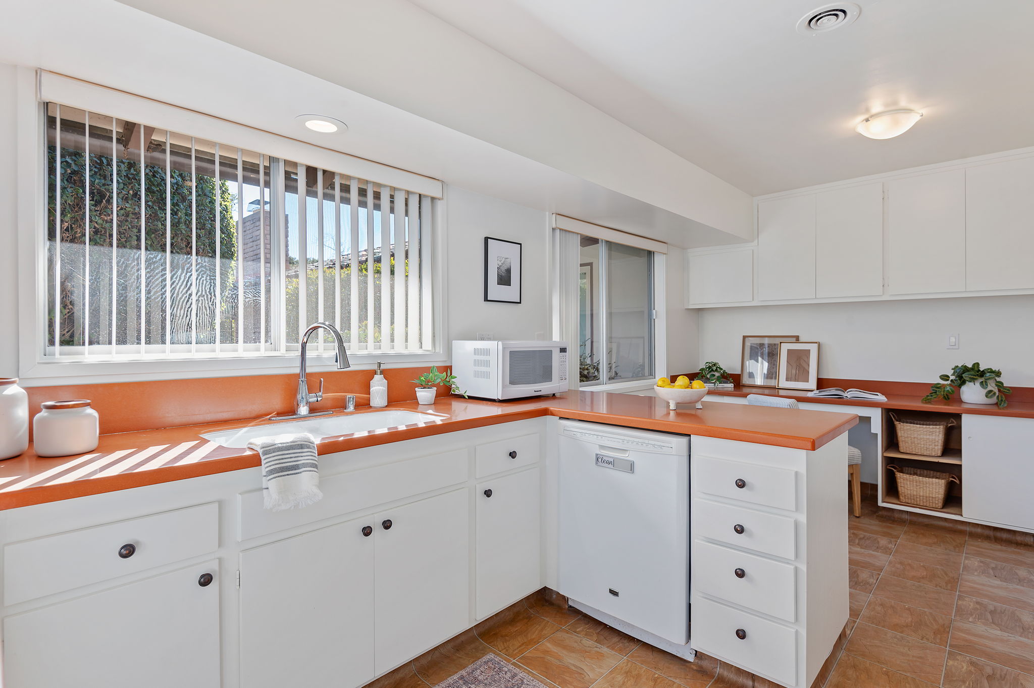 13 - Kitchen