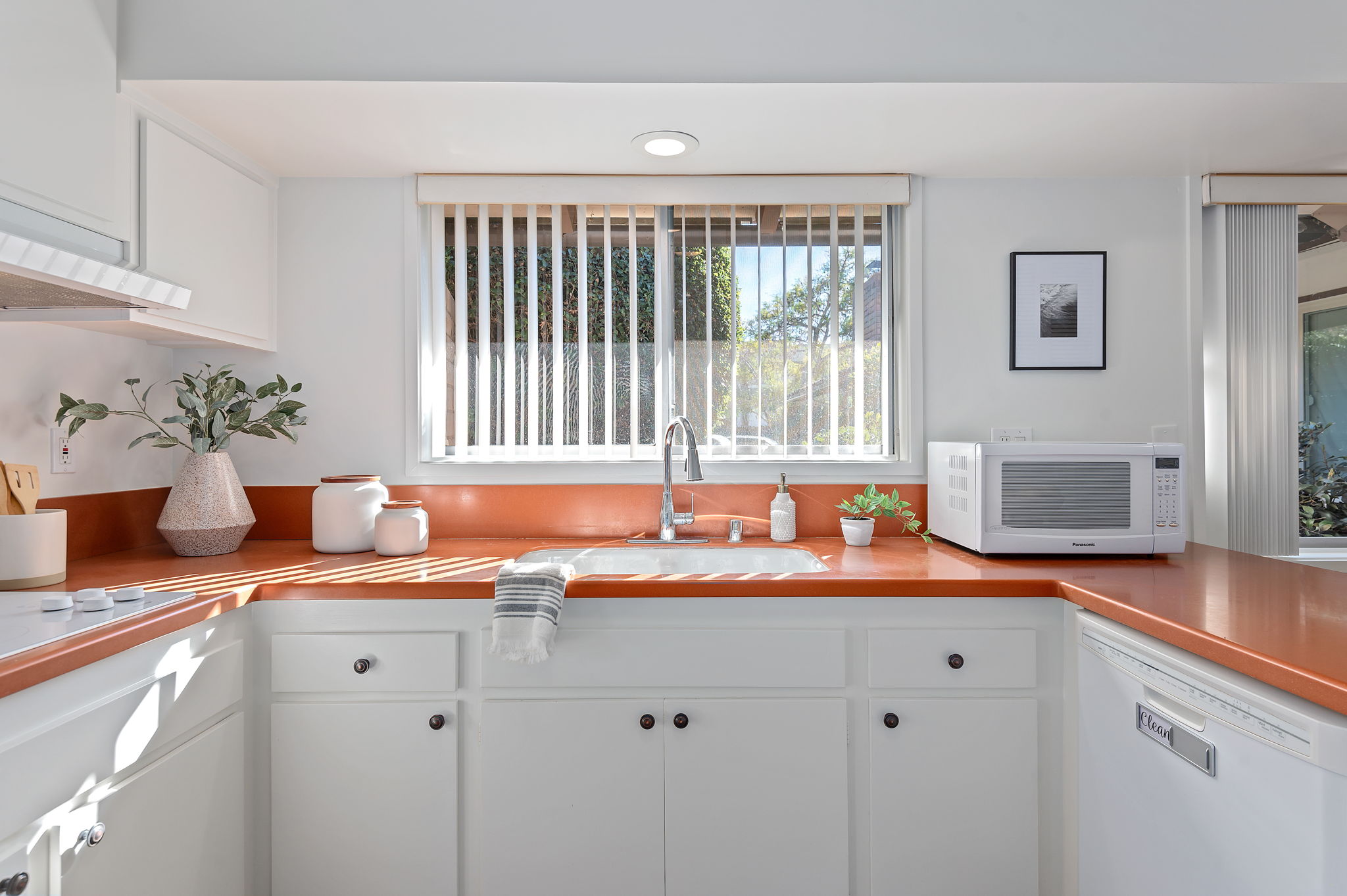 14 - Kitchen