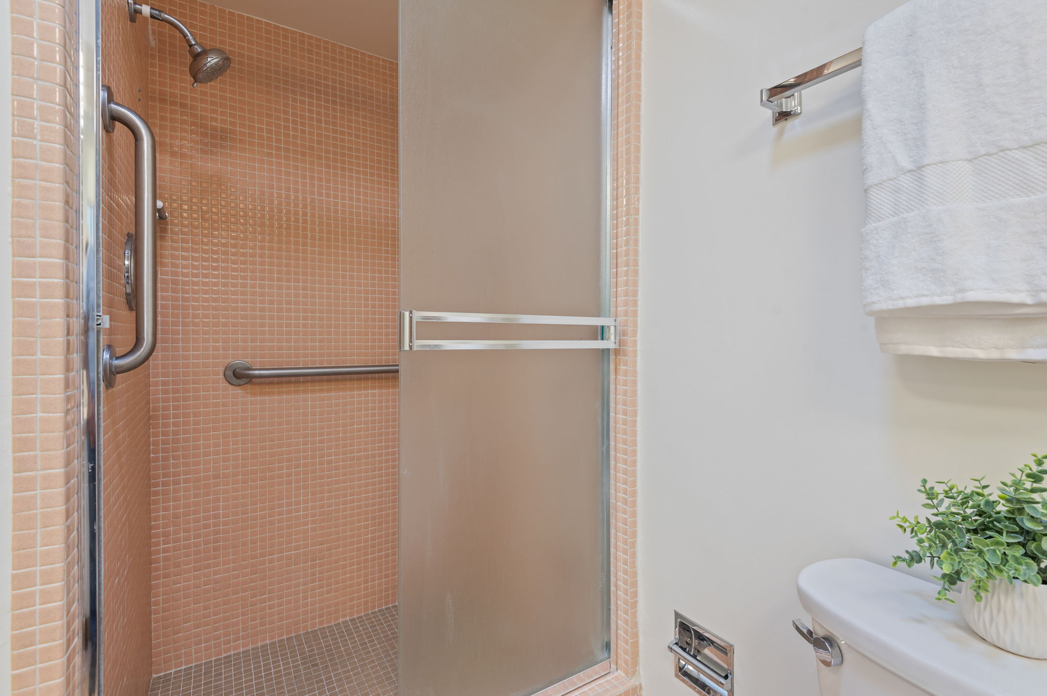 21 - Bathroom 1