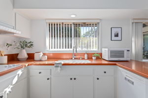 14 - Kitchen