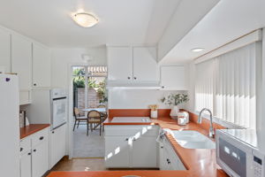 15 - Kitchen